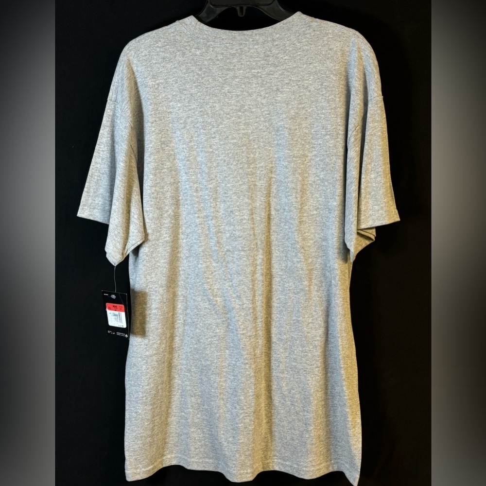 Nike Sportswear Men's T-Shirt Large Regular Fit NWT - Picture 2 of 4
